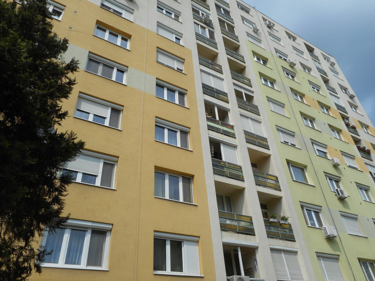 Szeged Retek utcán 47 m2-es panellakás eladó